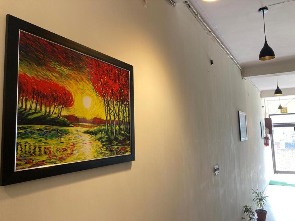 Hotel Arrow 19 Bareli Zewnętrze zdjęcie