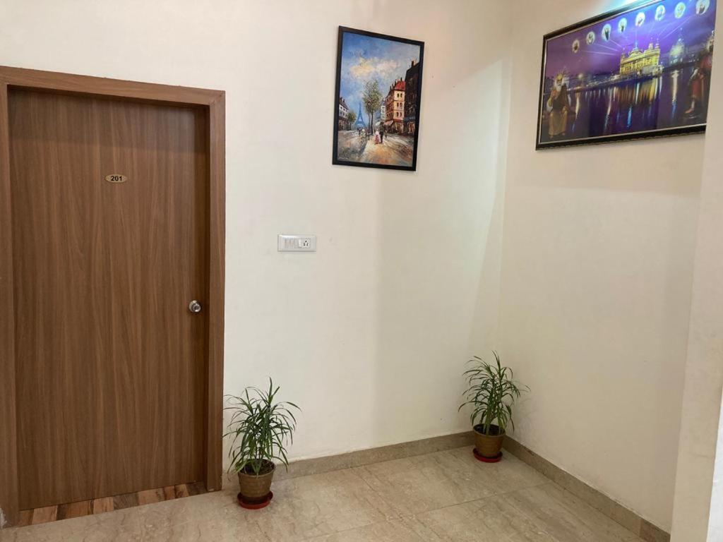 Hotel Arrow 19 Bareli Zewnętrze zdjęcie