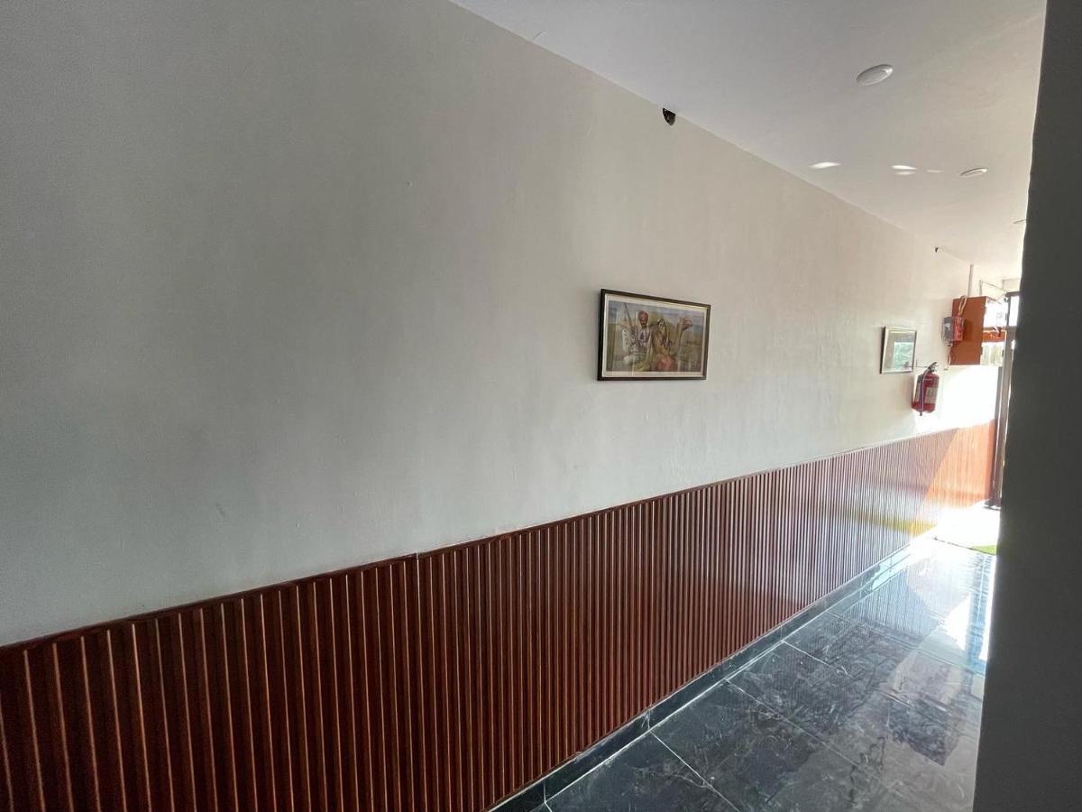 Hotel Arrow 19 Bareli Zewnętrze zdjęcie