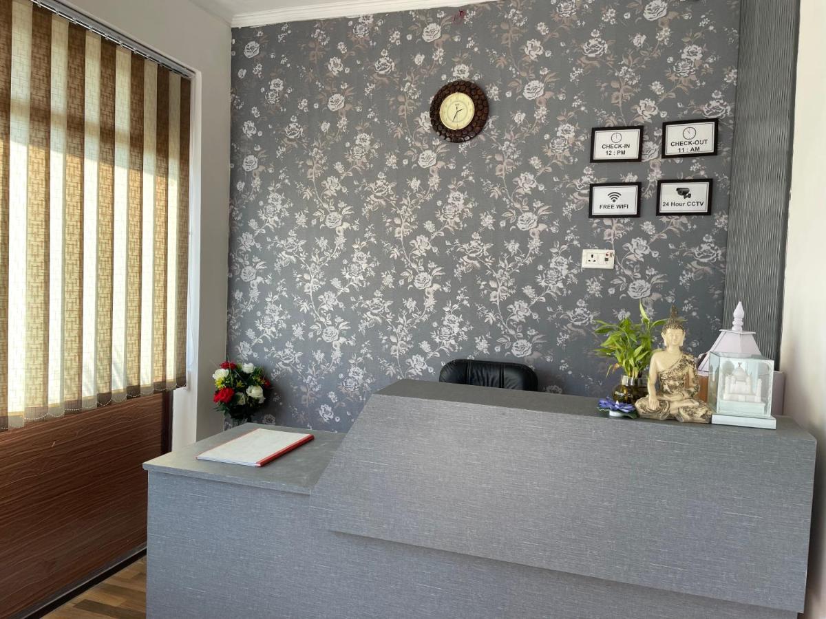 Hotel Arrow 19 Bareli Zewnętrze zdjęcie