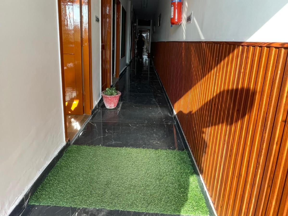 Hotel Arrow 19 Bareli Zewnętrze zdjęcie